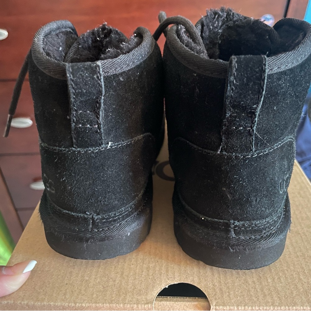 Uggs - Picture 2 of 7